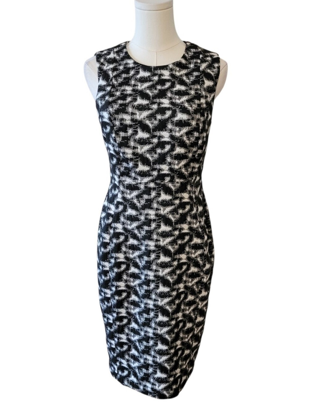 Calvin Klein Black & White Sleeveless Graphic Sheath Dress Size 8 Petite
